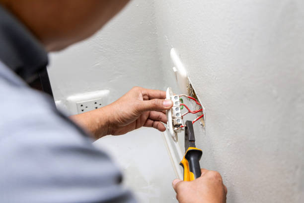 Best Commercial Electrician Services  in Edinburg, VA